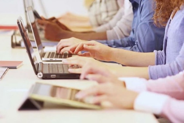 IEL oferece 12 vagas de estágio com remuneração de até R$ 1.200,00