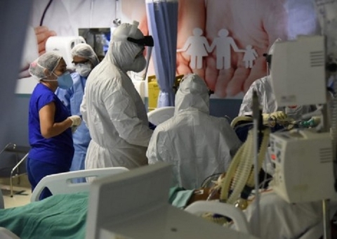 Pandemia: Médica de Manaus tem que decidir entre 'quem vive e quem morre'