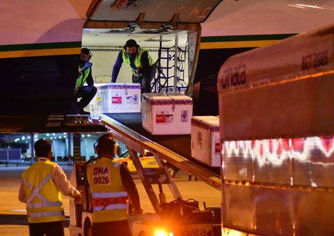 Vacinas da AstraZeneca começam a ser distribuídas amanhã no Amazonas