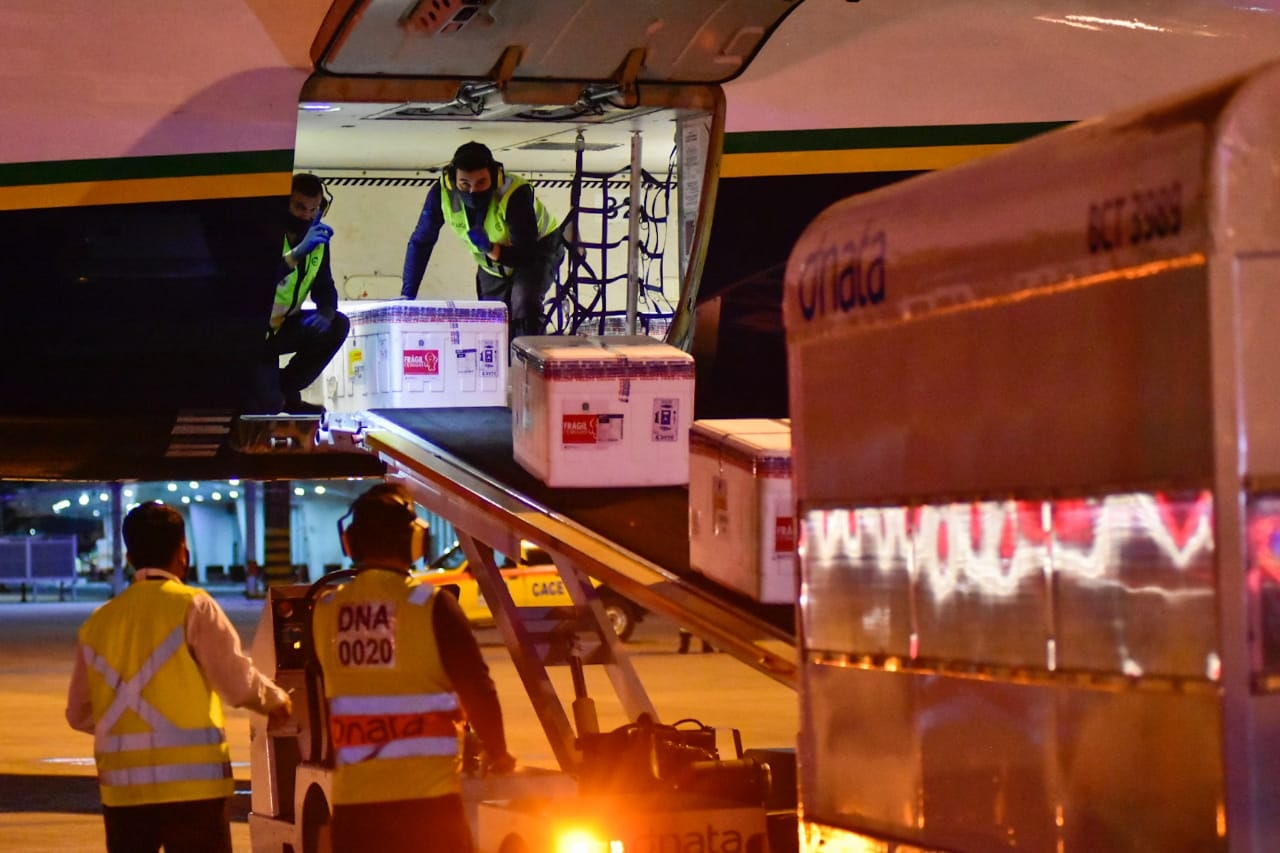 Vacinas da AstraZeneca começam a ser distribuídas amanhã no Amazonas