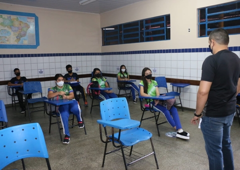 Mais de 12 mil estudantes retornam às aulas presenciais no Amazonas