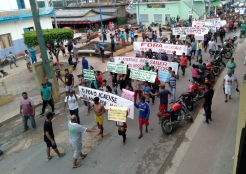 População vai à ruas para protestar contra vitória de prefeito no Amazonas
