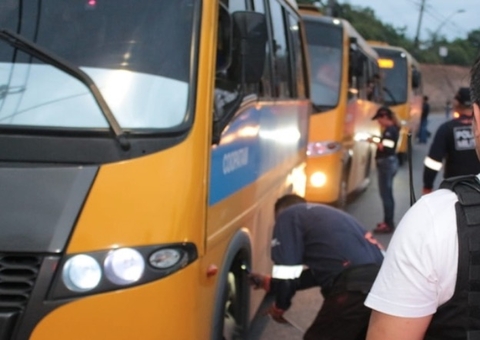 Motoristas de 'Amarelinho' são presos por dirigirem sem CNH