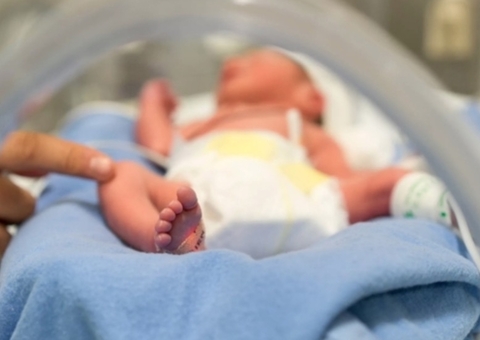 Ministério da Saúde consegue oxigênio por 48h para bebês em Manaus