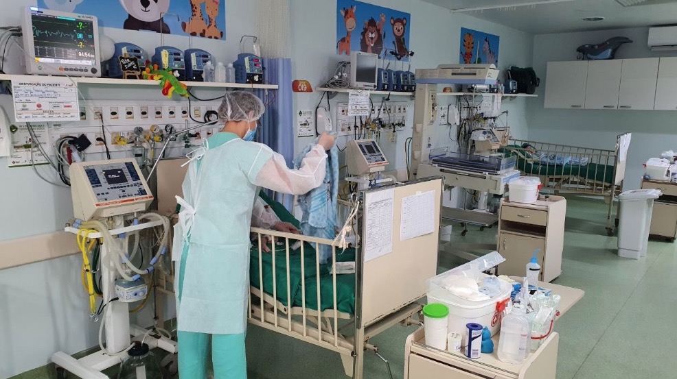 Número de crianças internadas com covid no Amazonas cresce em 50%