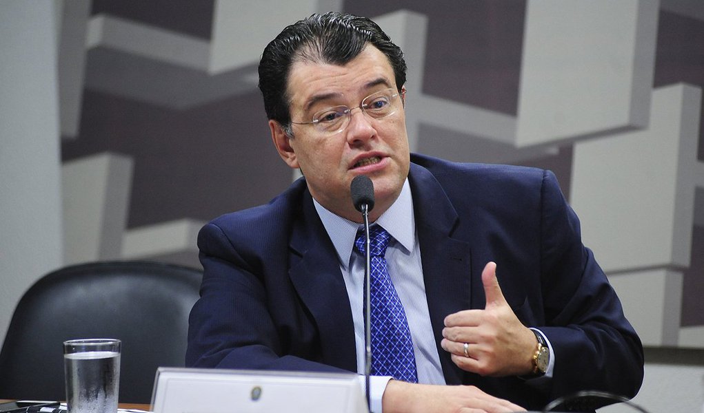 Senador Eduardo Braga é diagnosticado com Covid-19 