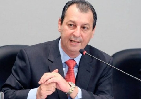 Senador Omar Aziz defende vacinação de policiais no Amazonas