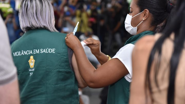 Recorde de casos da covid e 'sumiço de vacinas' em Manaus repercute no país