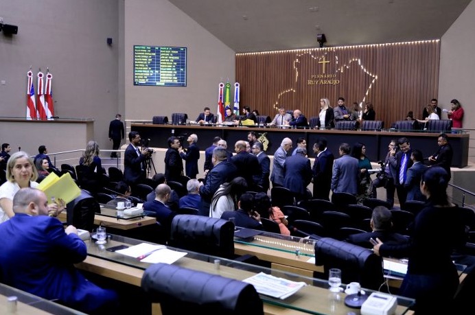 Aleam aprova reajuste de 35% na cota de atividade parlamentar
