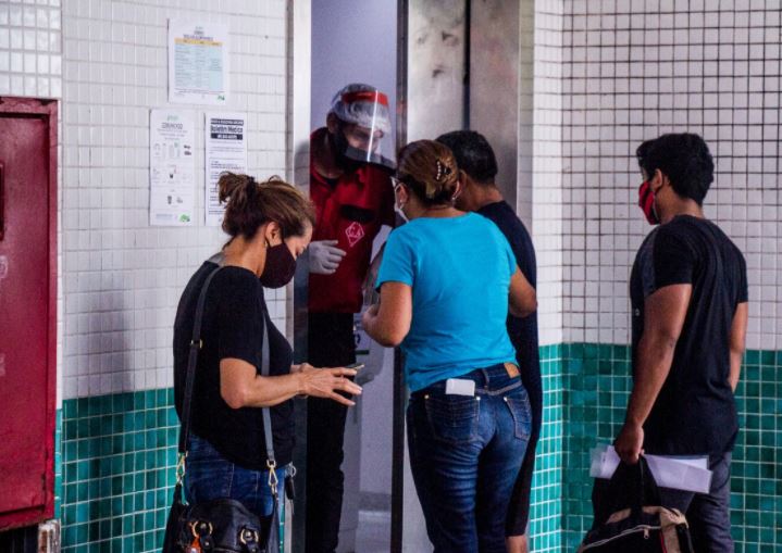 DPE exige solução para infectados que não conseguem atendimento no Amazonas