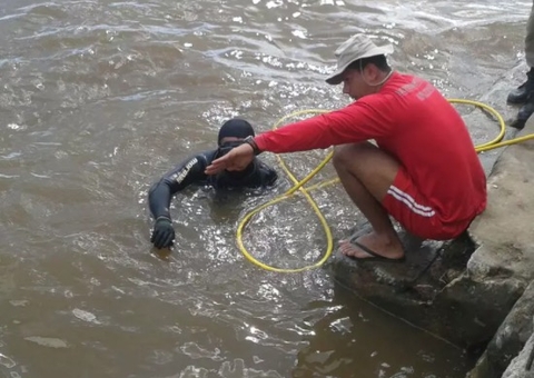 Busca por criança que sumiu no Rio Solimões são retomadas no Amazonas