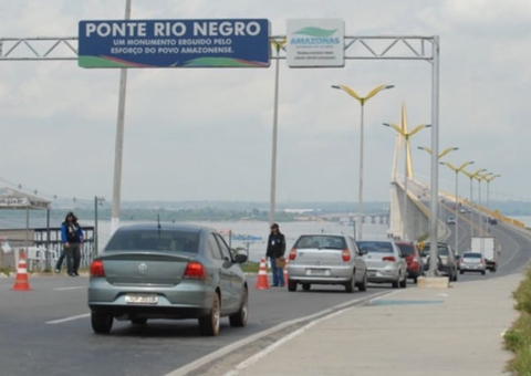 Taxistas furam decreto e transportam passageiros entre cidades no Amazonas