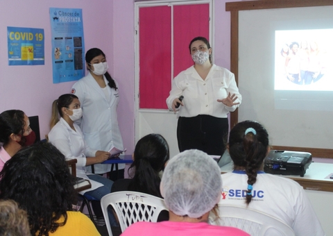 Socioeducandas participam de atividades do 'Outubro Rosa' no Amazonas
