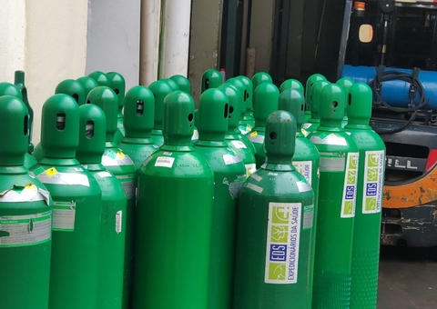 Amazonas recebe cilindros de oxigênio para atender comunidades indígenas