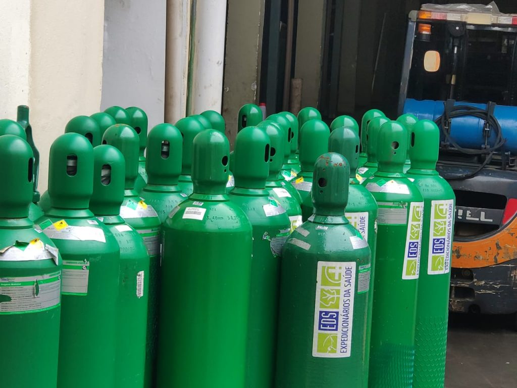 Amazonas recebe cilindros de oxigênio para atender comunidades indígenas