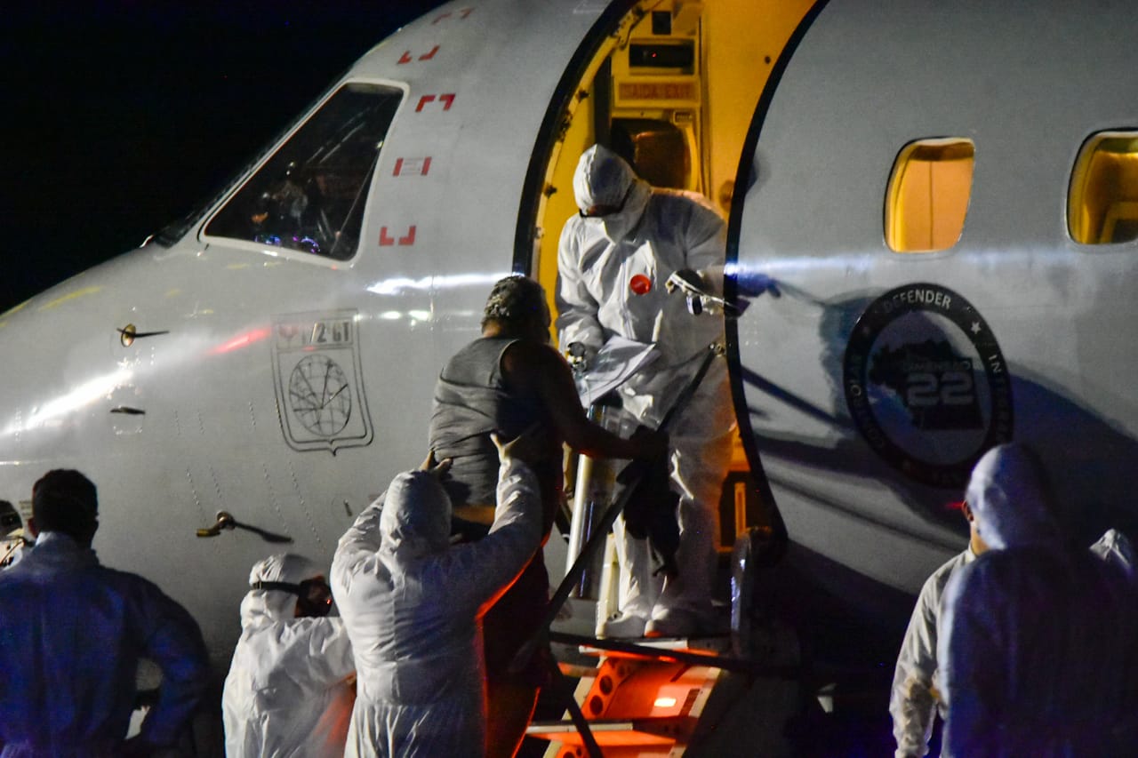 Recife recebe mais 16 pacientes com Covid-19 de Manaus