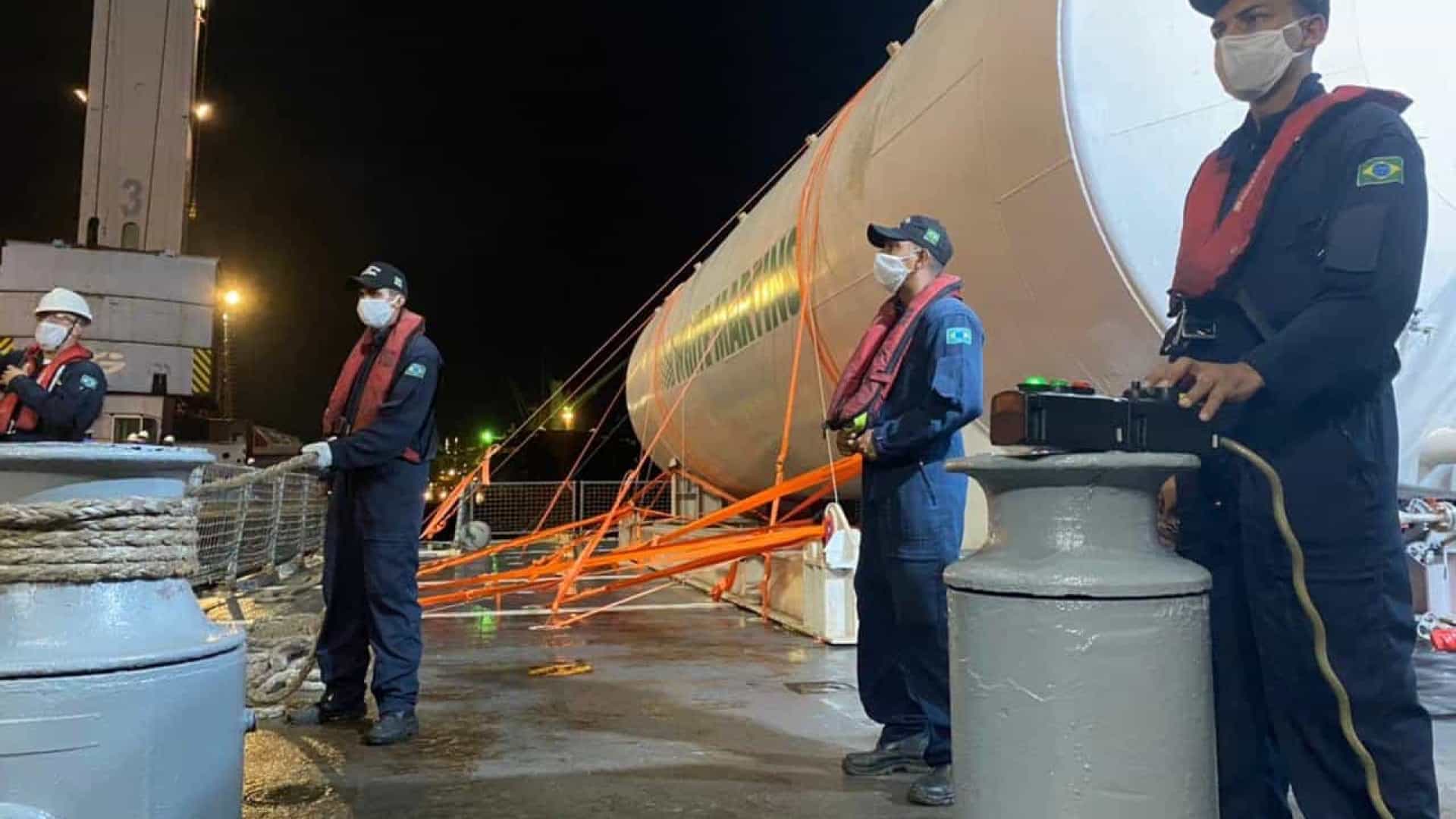 Marinha envia tanque de oxigênio a hospitais de Manaus