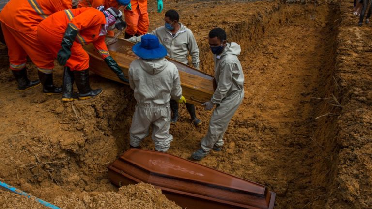 Mortes por covid-19 passam de 100 pelo oitavo dia consecutivo no Amazonas