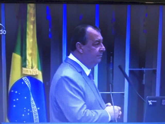 Omar Aziz usa tribuna do Senado para agradecer ao presidente Bolsonaro