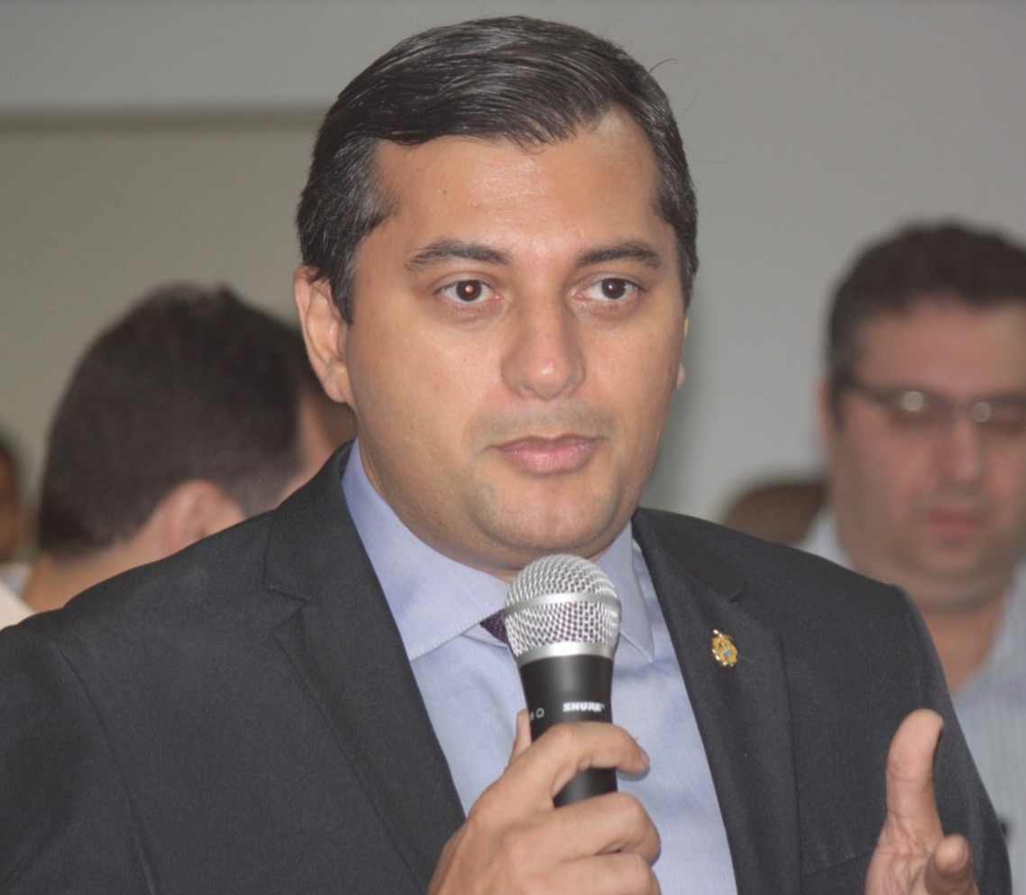 Governador do Amazonas decide demitir motorista que furou fila da vacinação