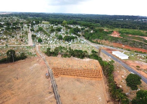 Cemitério em Manaus abre nova área para receber mortos pela Covid-19