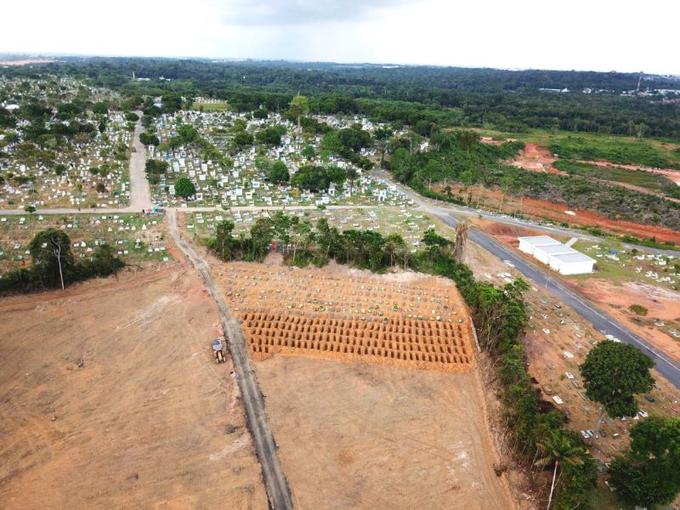 Cemitério em Manaus abre nova área para receber mortos pela Covid-19