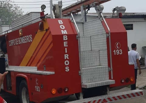 Empresa de estopa pega fogo em Manaus