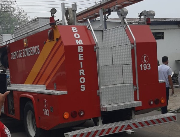 Empresa de estopa pega fogo em Manaus