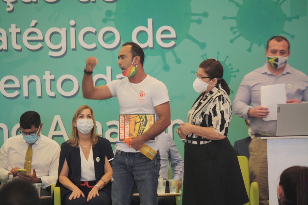 Funcionário do Samu protesta em evento com Pazuello e relata perseguição