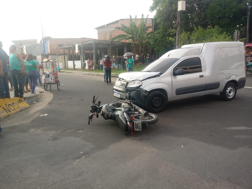 Homem morre ao ser arremessado de motocicleta durante acidente em Manaus 