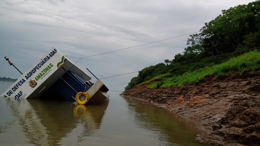 Balsa da Adaf naufraga durante tempestade no interior do Amazonas