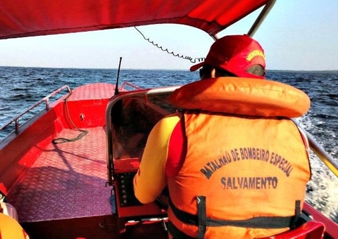 Lancha com comitiva de candidato a prefeito afunda em rio no Amazonas