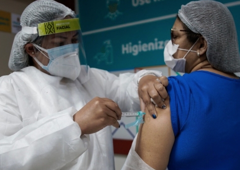 Prefeitura e Governo do AM têm 24h para informar lista dos vacinados