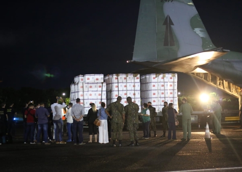Vídeo: Avião da FAB com 256 mil doses da Coronavac chega a Manaus