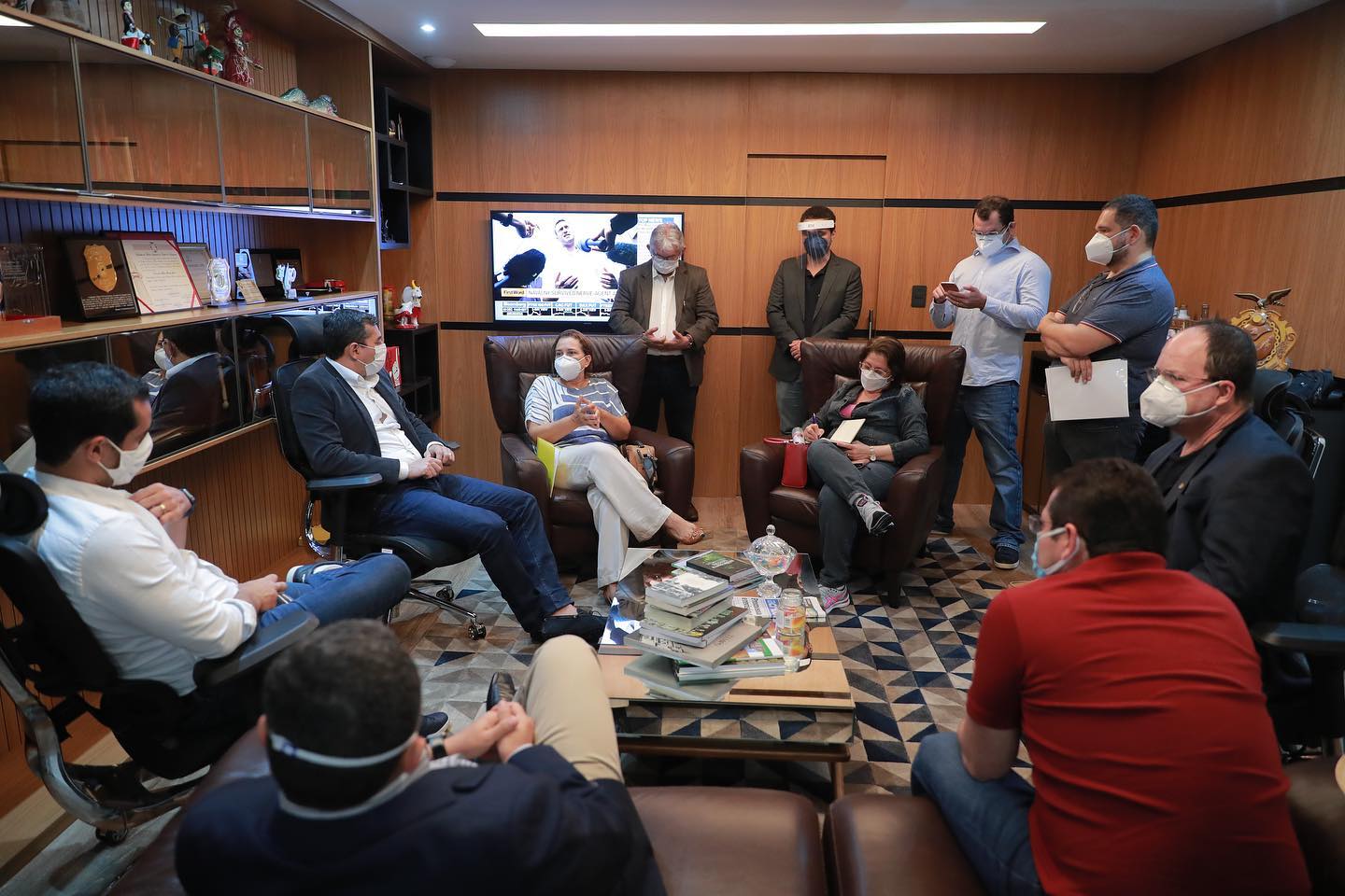 MPs e Defensorias pedem fechamento de serviços não essenciais no Amazonas