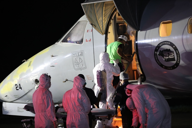 Pacientes de Manaus são levados para RJ sem autorização, diz secretário