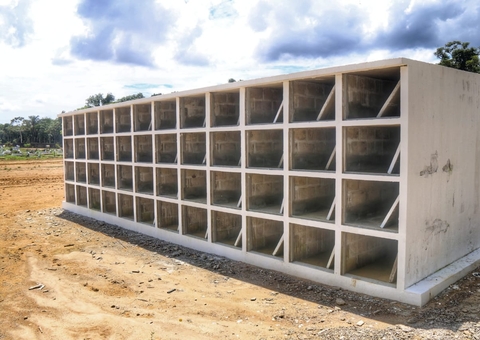 Com recorde de mortes, Manaus amplia construção de sepulturas verticais