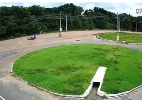 Vídeo: Motociclista 'voa' durante atropelamento violento no Amazonas