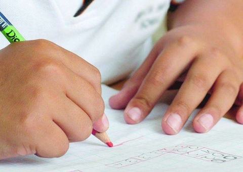 Professores exigem prioridade na vacina para retorno às aulas presenciais