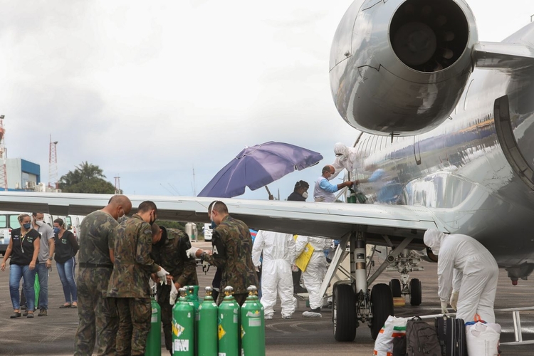 Mais de 430 pacientes já foram transferidos do Amazonas para outros estados