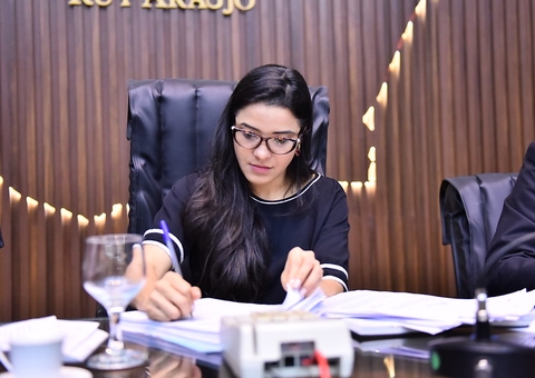 Deputada pede transparência na lista de beneficiários do auxílio no AM