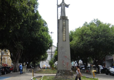 Banheiros químicos são instalados para moradores de rua em Manaus