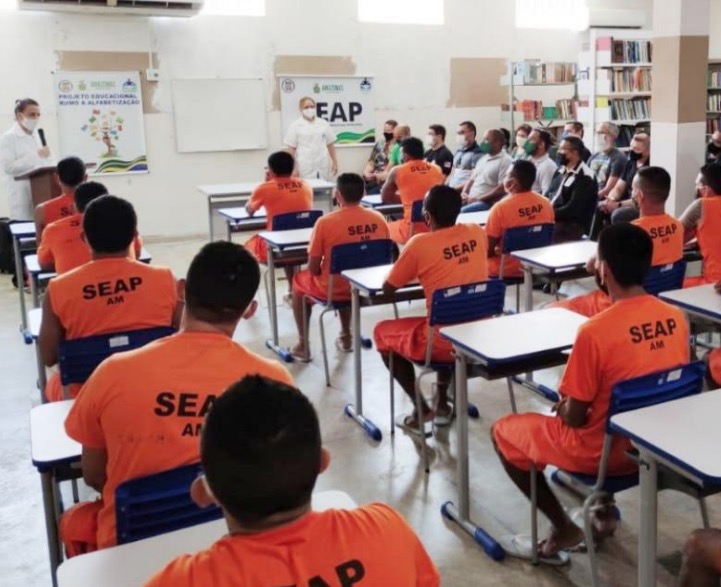Detentos não-alfabetizados terão aulas em presídio do Amazonas