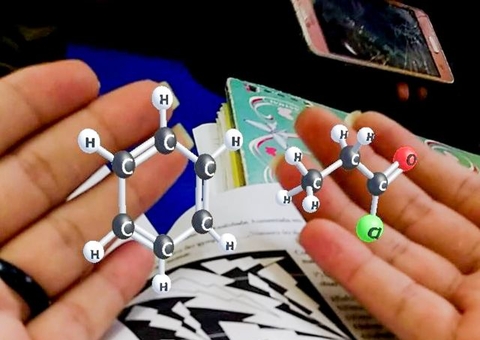 Realidade aumentada é usada no ensino de química no Amazonas