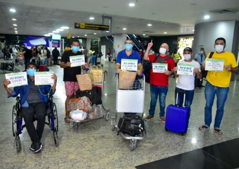 Recuperados da covid-19, 21 pacientes retornam a Manaus