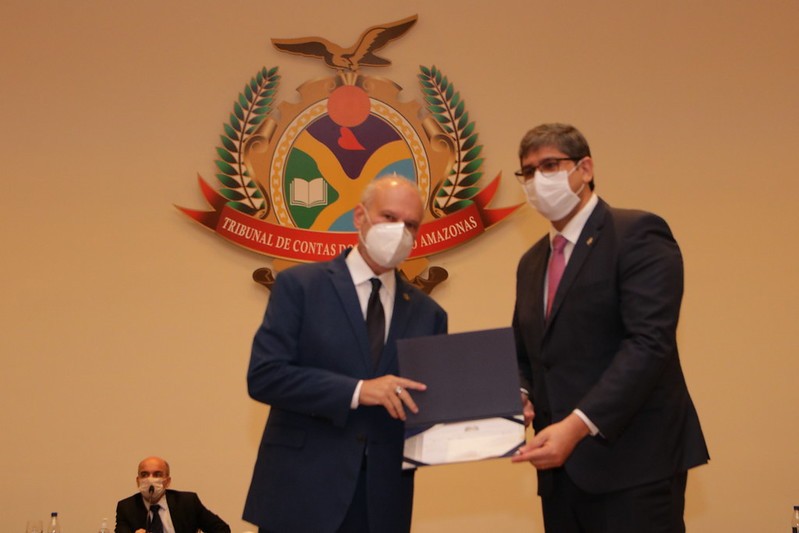 Aniversário: TCE entrega certificados a gestores públicos do Amazonas