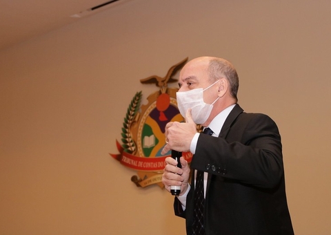 Aniversário: TCE entrega certificados a gestores públicos do Amazonas