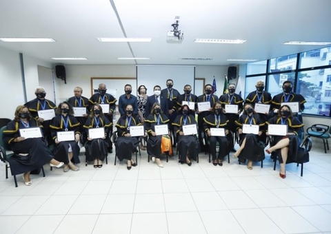 Ufam empossa imortais da Academia Amazonense de Administração