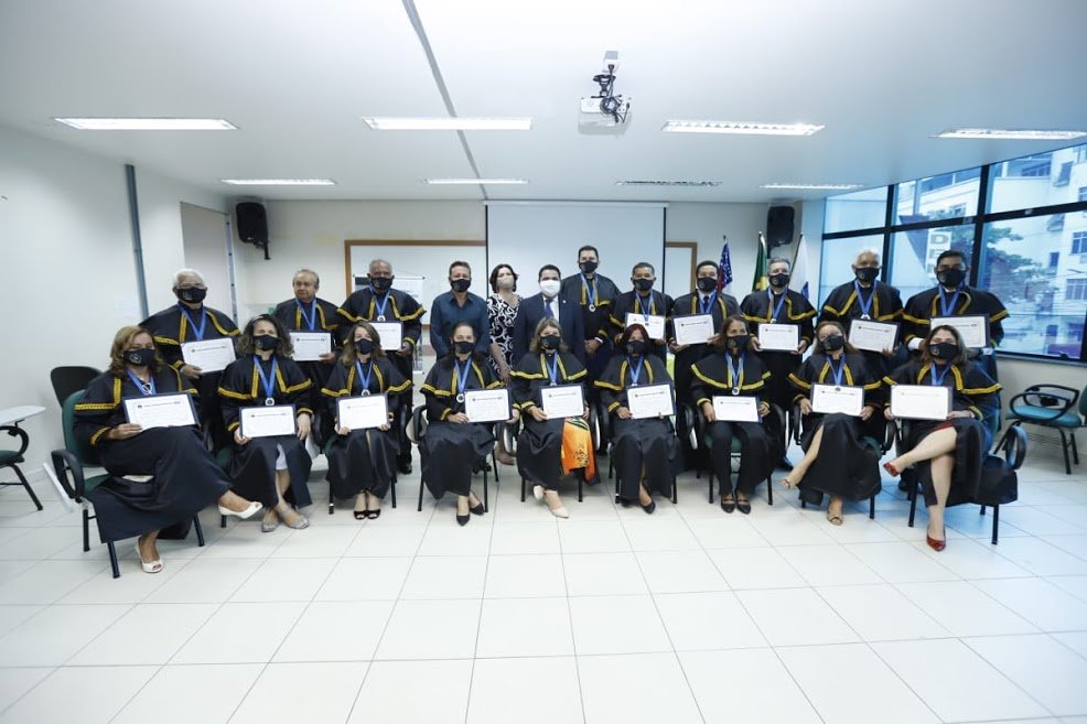 Ufam empossa imortais da Academia Amazonense de Administração