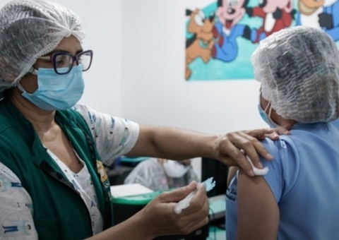 Semsa diz que estimativa é vacinar 5 mil idosos por dia em Manaus